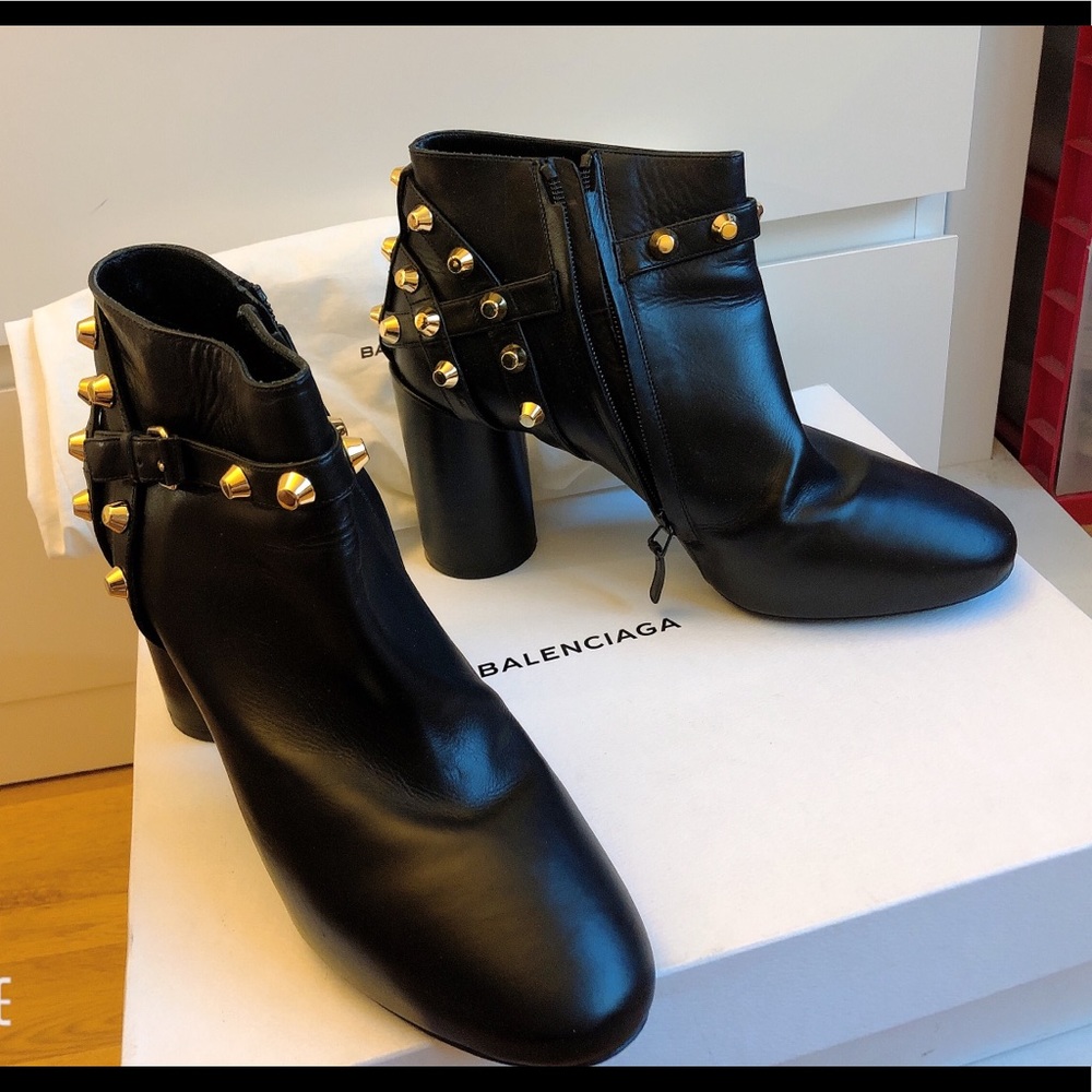 Balenciaga Black leather ankleboots Gold studs 39